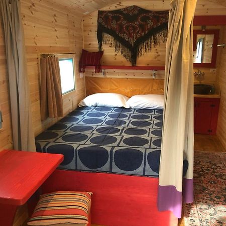 Agriturismo La Rovere - I Carrozzoni Gitani Cossano Belbo エクステリア 写真