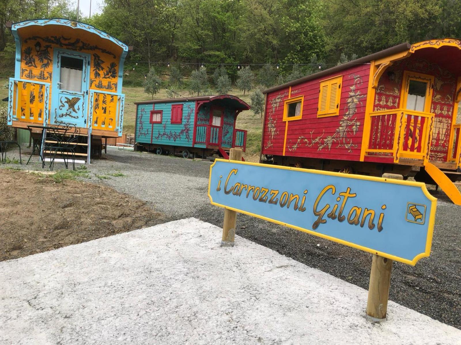 Agriturismo La Rovere - I Carrozzoni Gitani Cossano Belbo エクステリア 写真