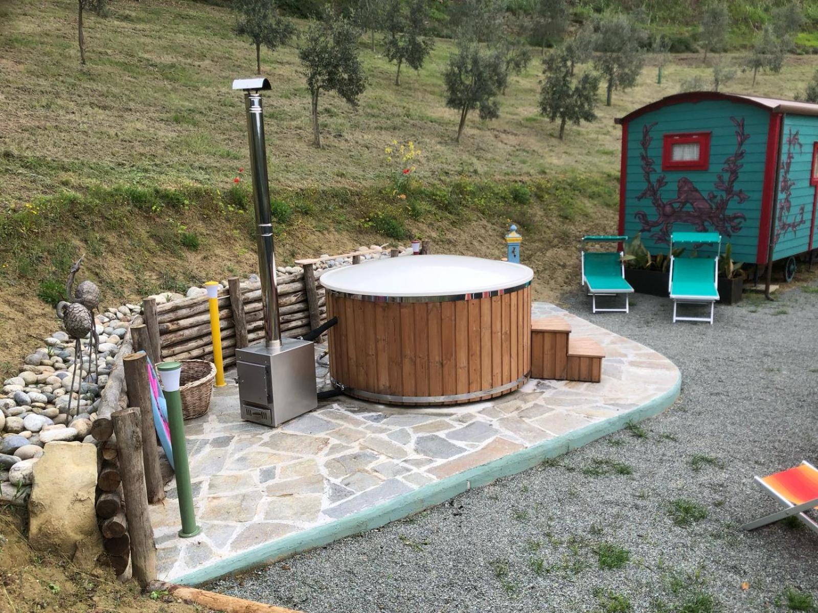 Agriturismo La Rovere - I Carrozzoni Gitani Cossano Belbo エクステリア 写真