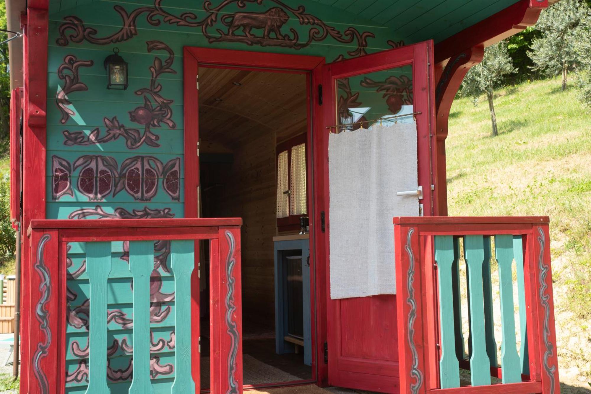 Agriturismo La Rovere - I Carrozzoni Gitani Cossano Belbo エクステリア 写真