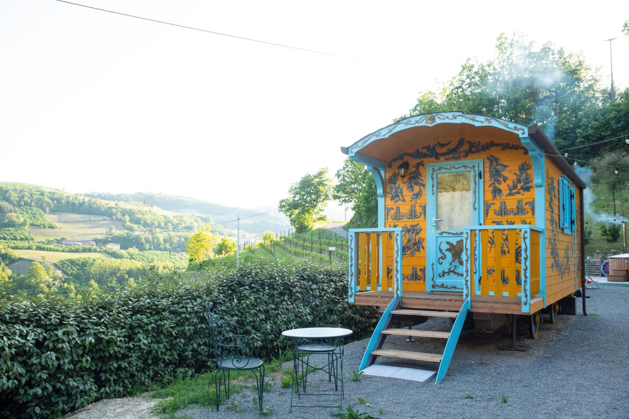 Agriturismo La Rovere - I Carrozzoni Gitani Cossano Belbo エクステリア 写真