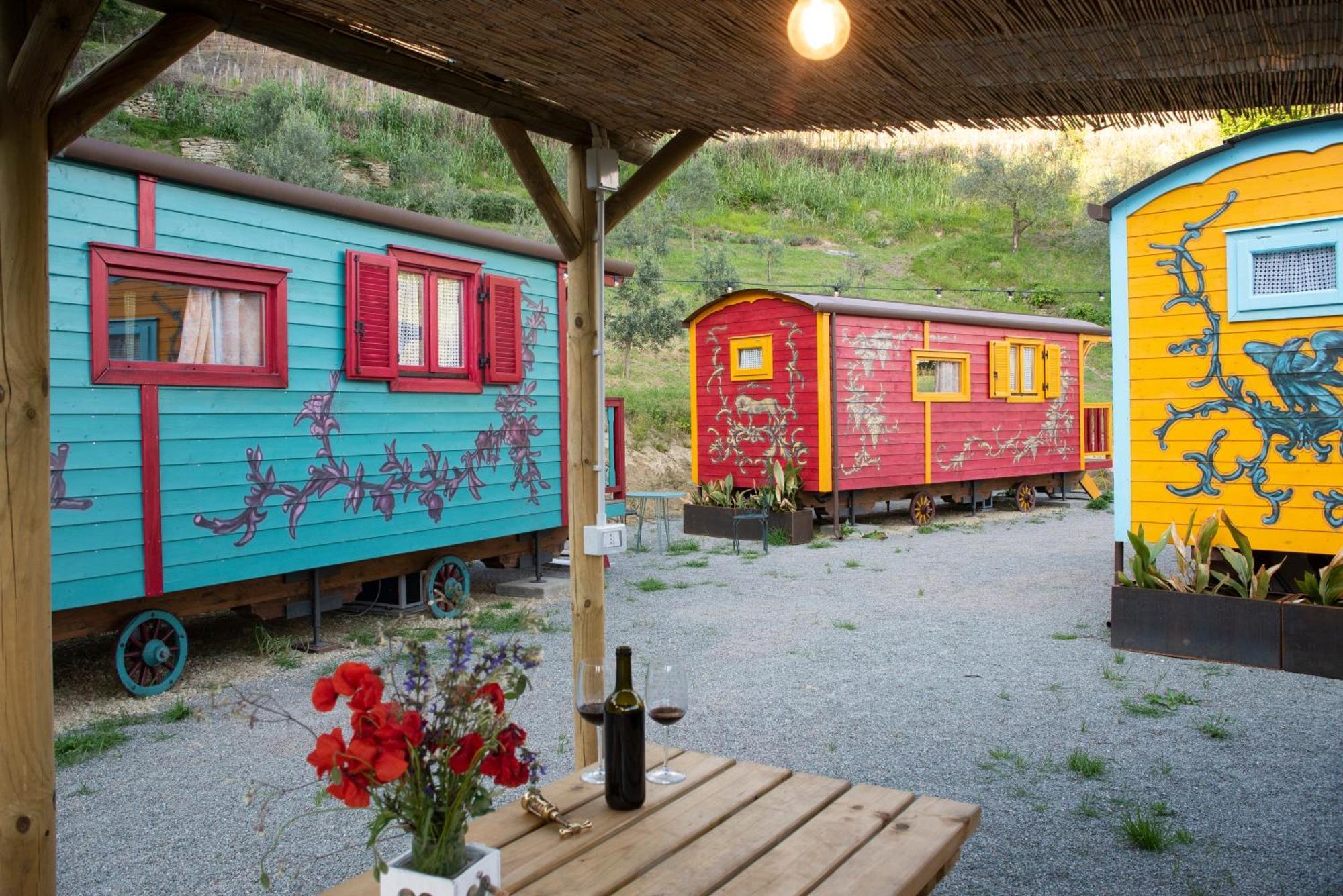 Agriturismo La Rovere - I Carrozzoni Gitani Cossano Belbo エクステリア 写真
