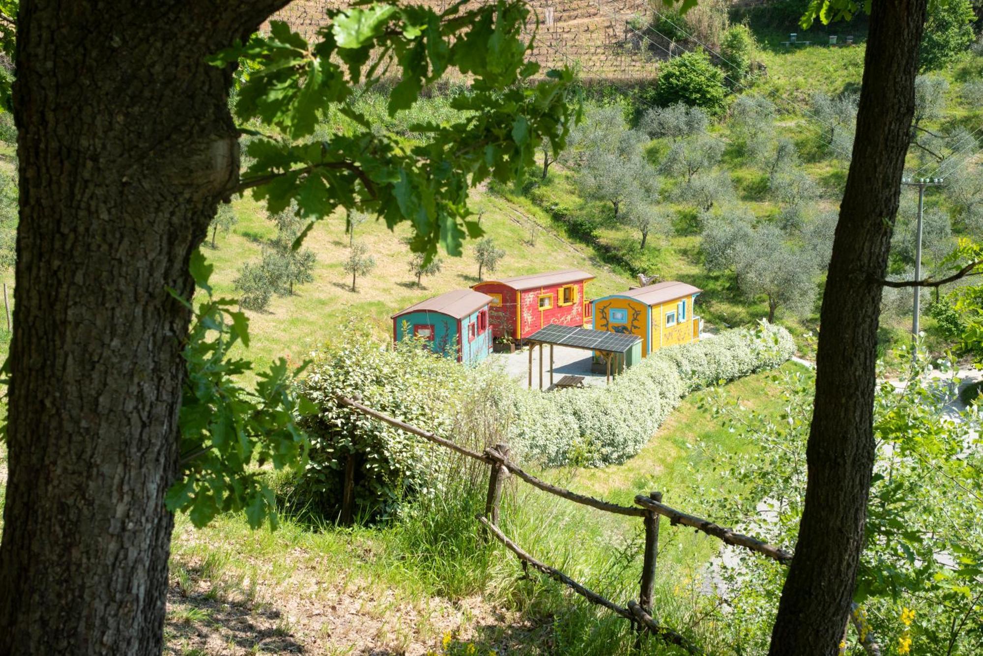 Agriturismo La Rovere - I Carrozzoni Gitani Cossano Belbo エクステリア 写真