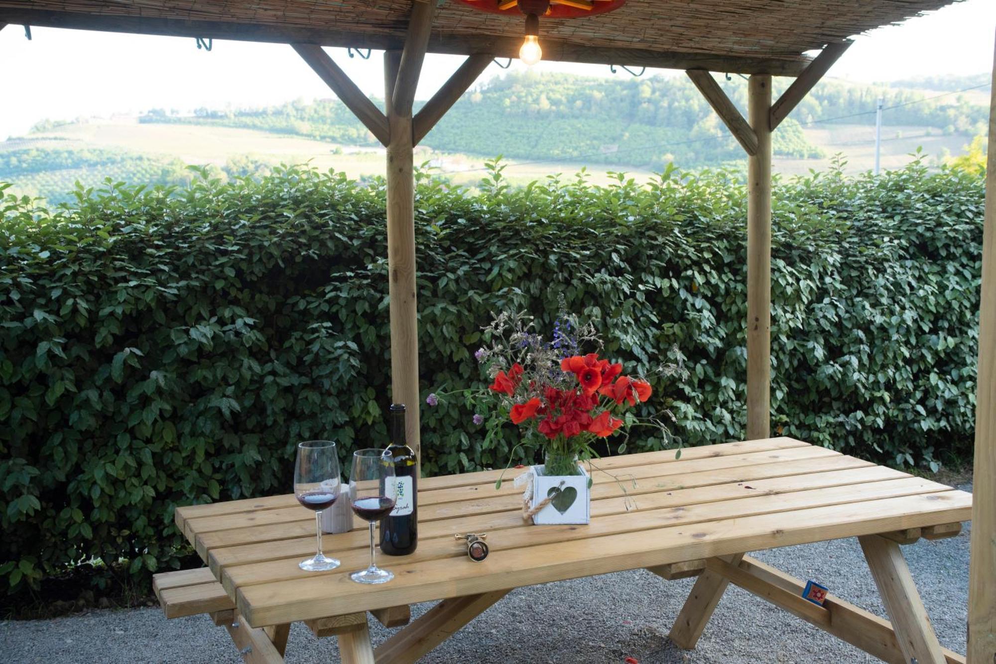 Agriturismo La Rovere - I Carrozzoni Gitani Cossano Belbo エクステリア 写真