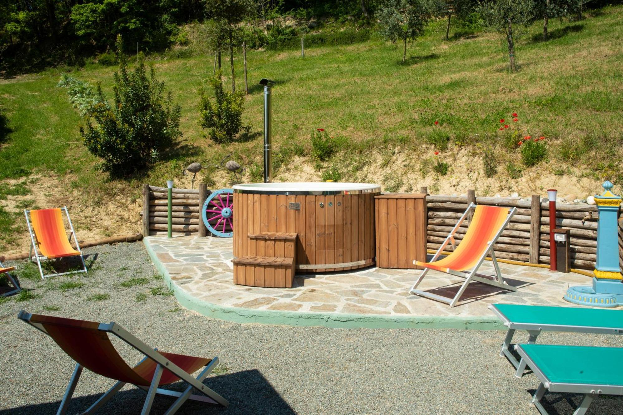 Agriturismo La Rovere - I Carrozzoni Gitani Cossano Belbo エクステリア 写真