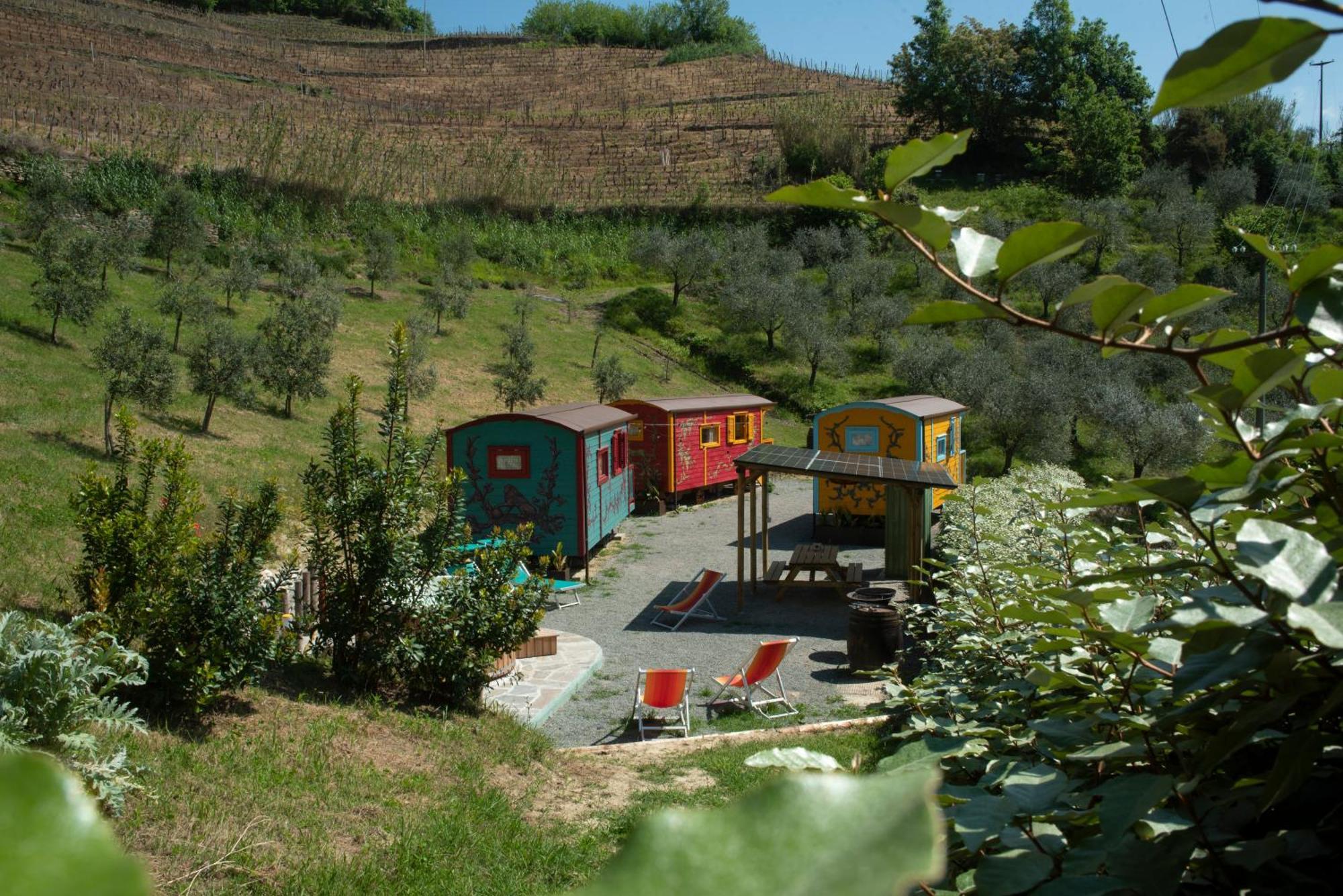 Agriturismo La Rovere - I Carrozzoni Gitani Cossano Belbo エクステリア 写真