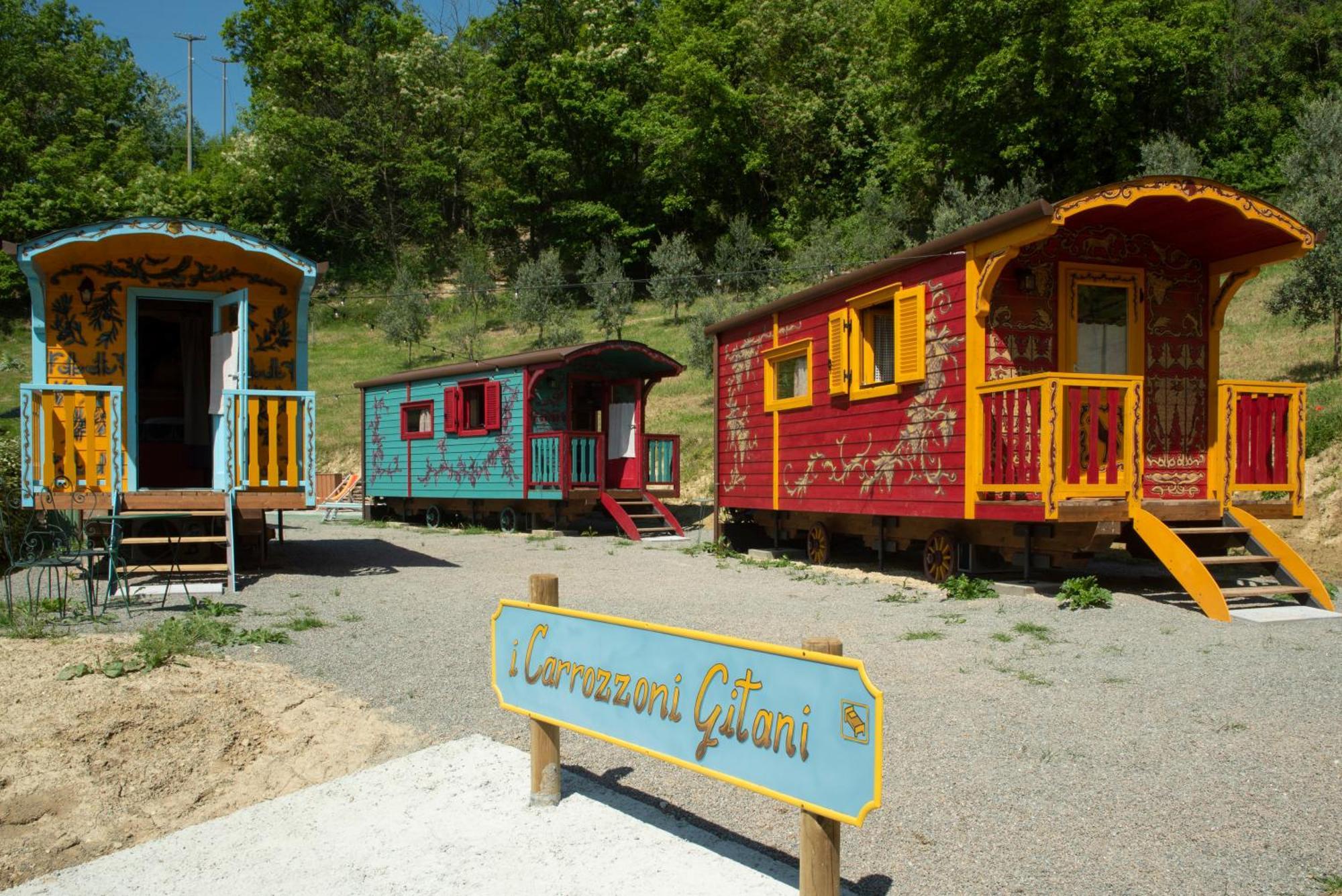 Agriturismo La Rovere - I Carrozzoni Gitani Cossano Belbo エクステリア 写真